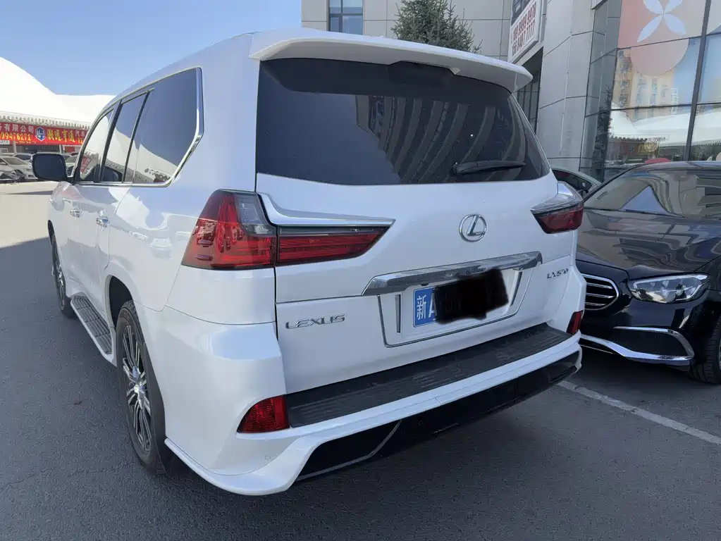 Lexus LX 570 Peak Special Edition
