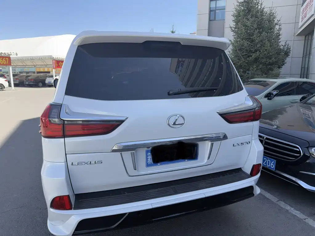 Lexus LX 570 Peak Special Edition