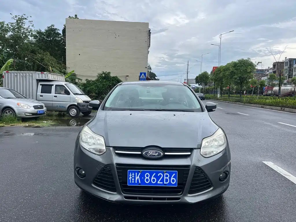 Focus Sedan 1.6 L Auto Comfort