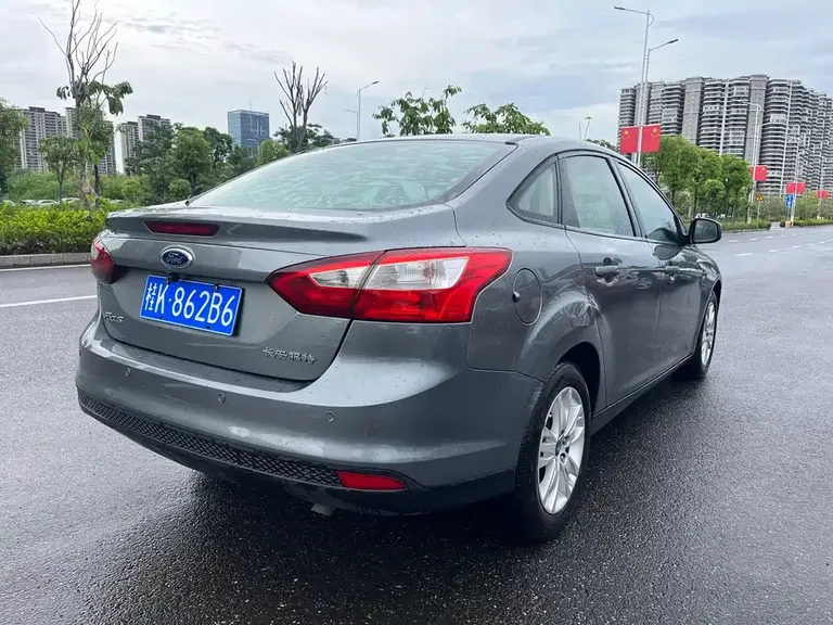 Ford Focus Sedan 1.6 L Auto Comfort