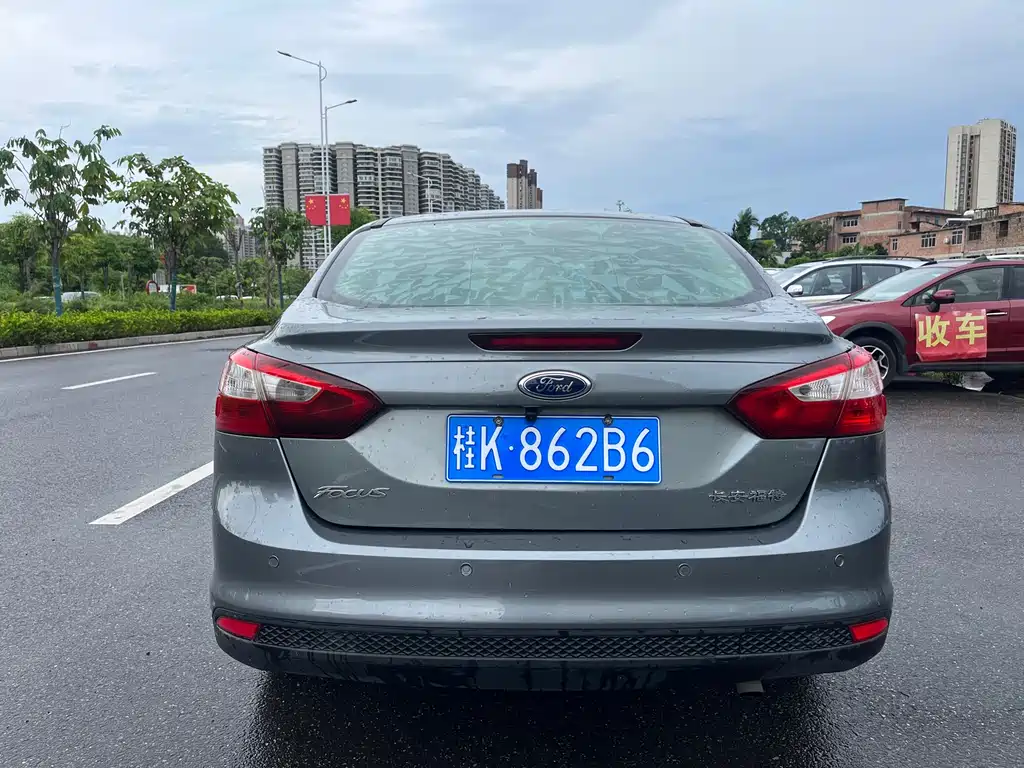 Focus Sedan 1.6 L Auto Comfort