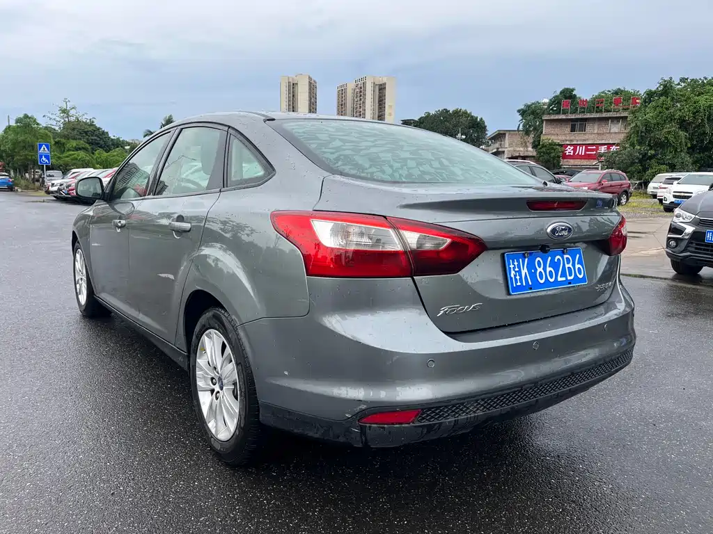 Focus Sedan 1.6 L Auto Comfort