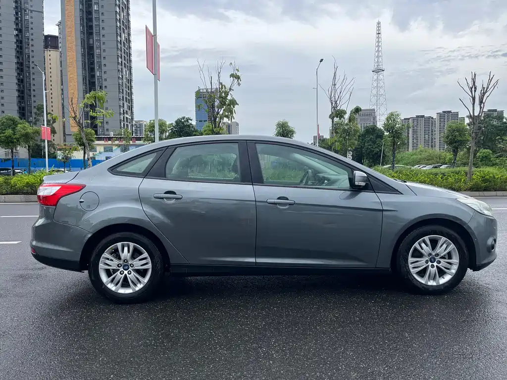 Focus Sedan 1.6 L Auto Comfort
