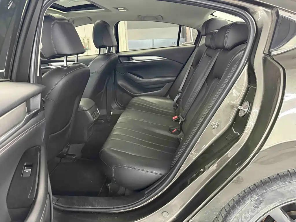 Atenza 2.0 L Blue Sky Luxury