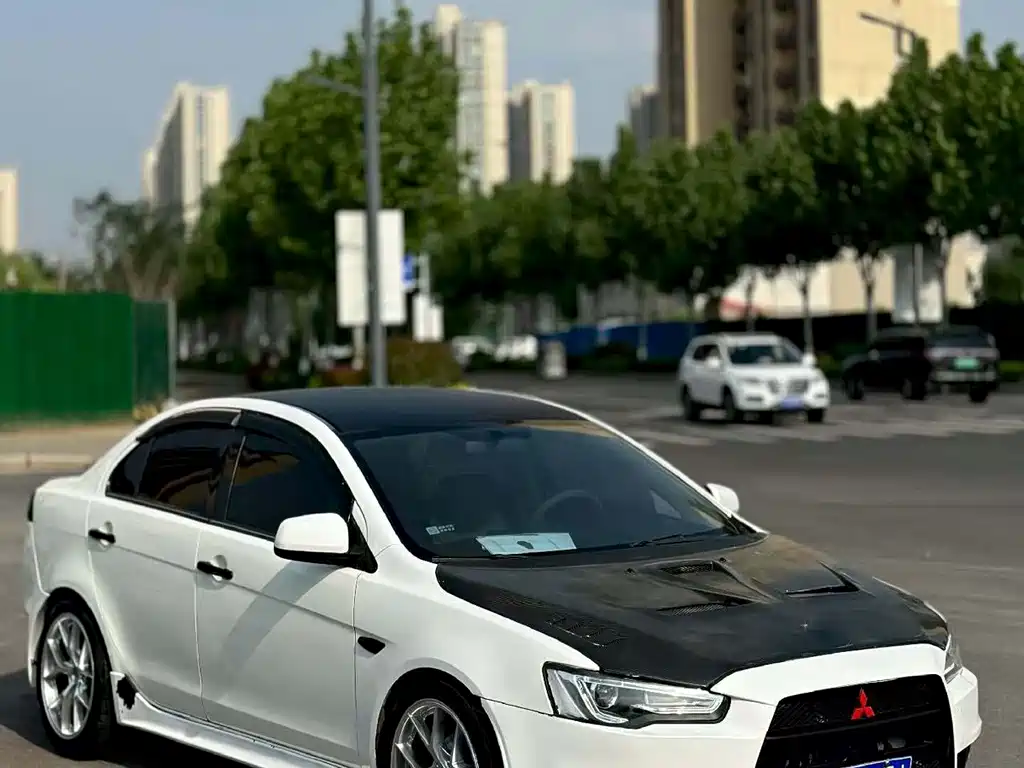Lancer EX 1.8 L CVT B&W Retro