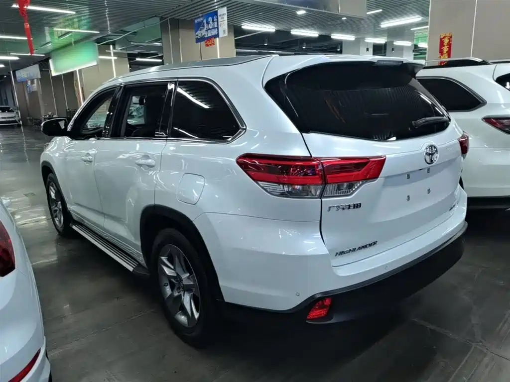 Highlander 2.0 T 4 WD Luxury 7-seat CN-VI