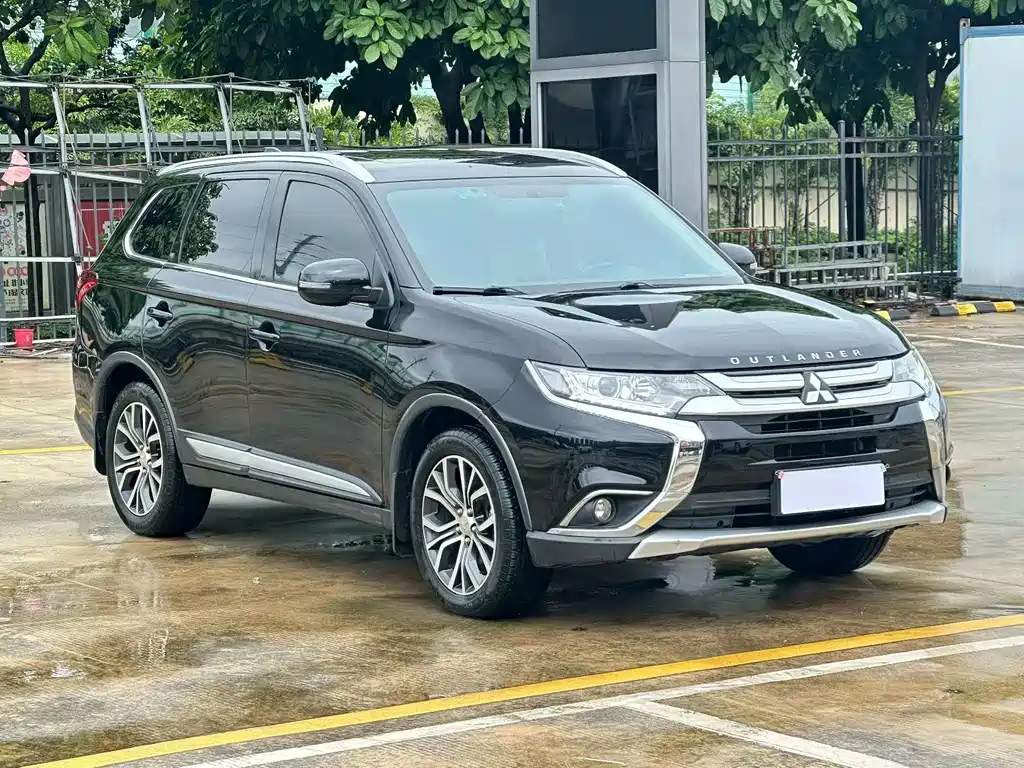 Outlander 2.0 L 2 WD Glory 5-seat