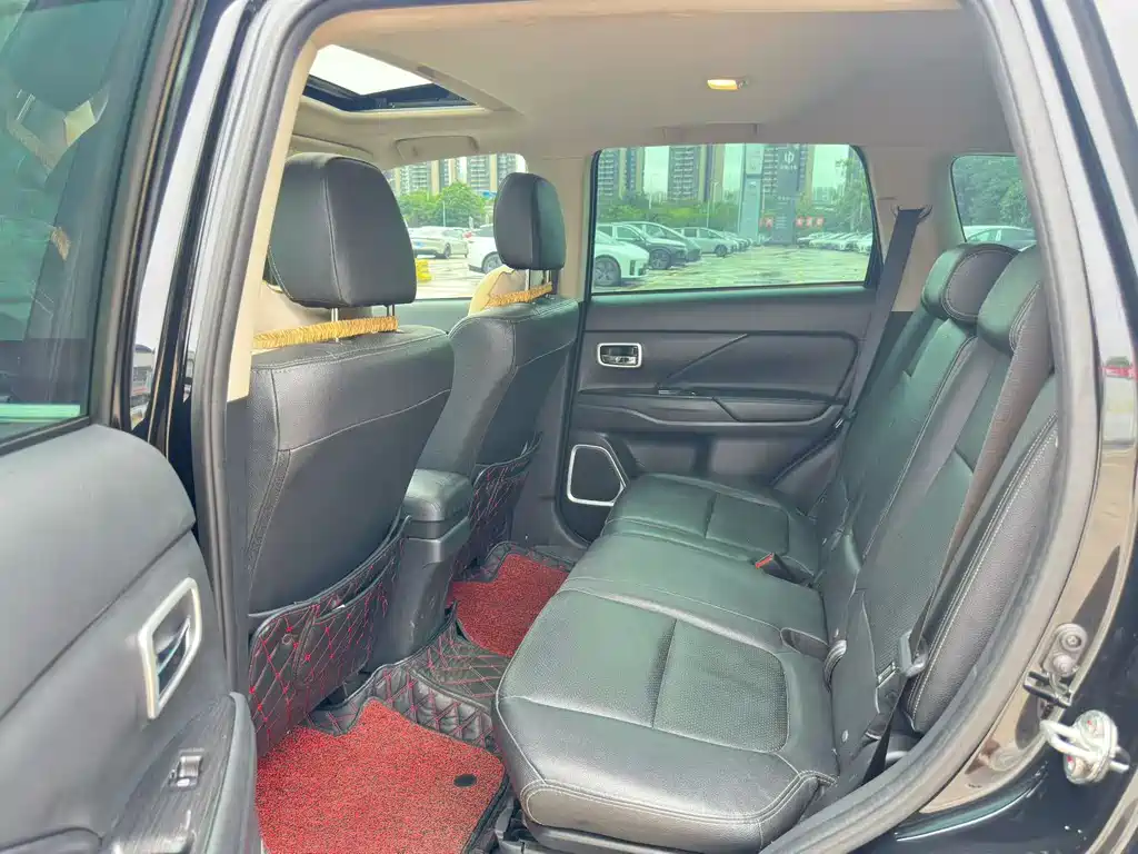 Outlander 2.0 L 2 WD Glory 5-seat