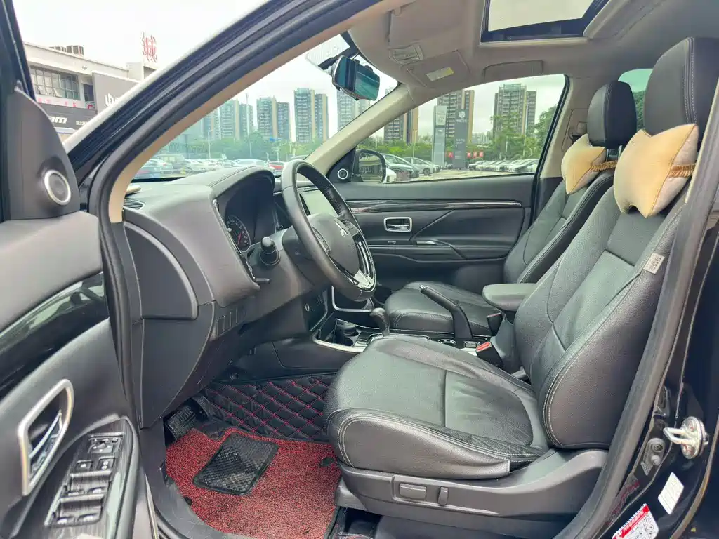 Outlander 2.0 L 2 WD Glory 5-seat
