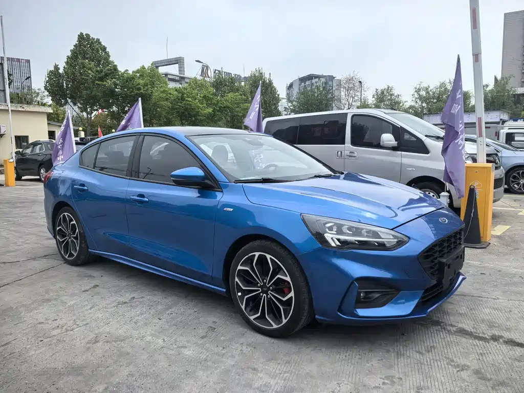 Focus Sedan EcoBoost 180 Auto ST Line
