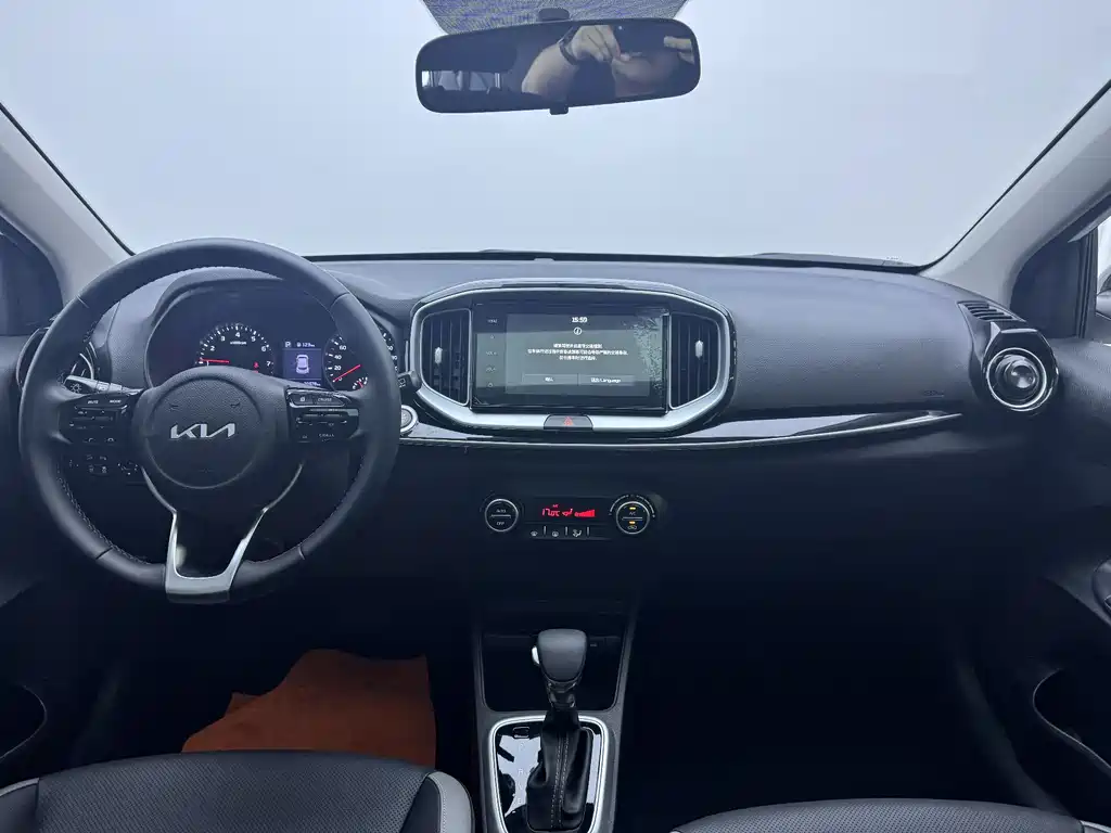 Stonic 1.4 L CVT Sunroof