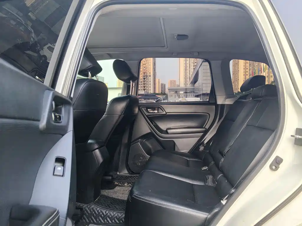 Forester 2.0 i Auto Luxury Navigation