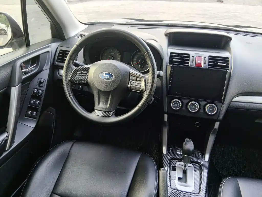 Forester 2.0 i Auto Luxury Navigation