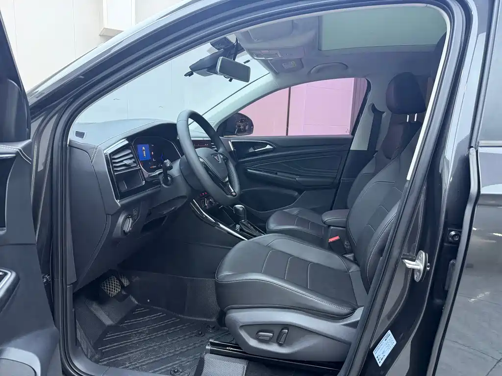 Jetta VS7 Black Sharp 1.4 T Auto Joy Pro
