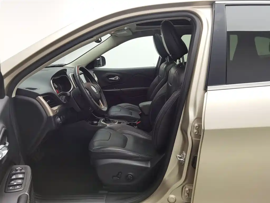 Cherokee 2.4 L Superior