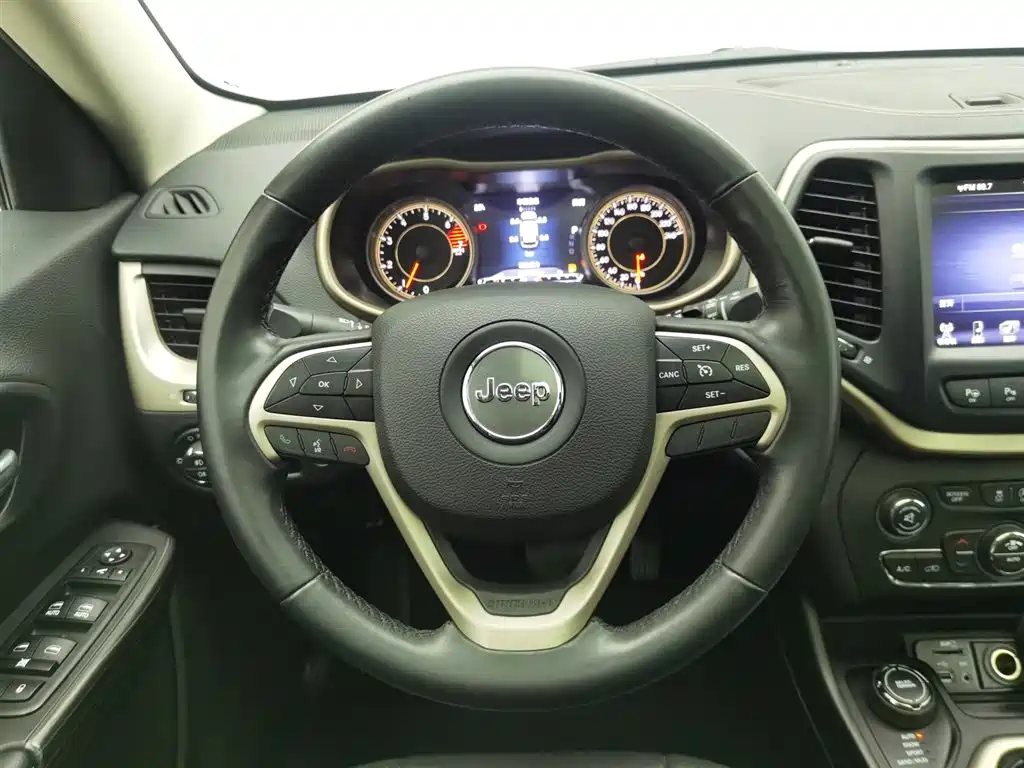 Cherokee 2.4 L Superior