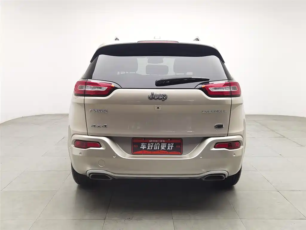 Cherokee 2.4 L Superior