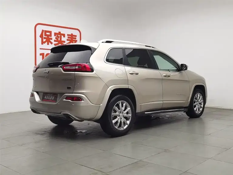 Jeep Cherokee 2.4 L Superior