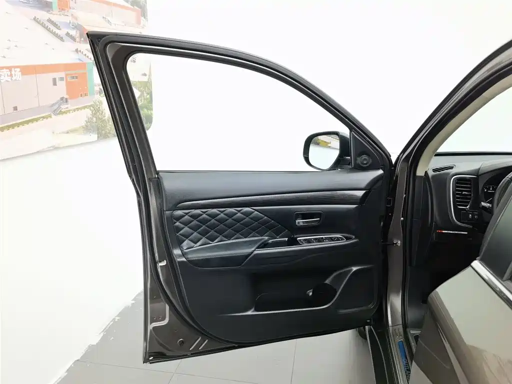 Outlander 2.4 L 4 WD Enjoyment 5-seat