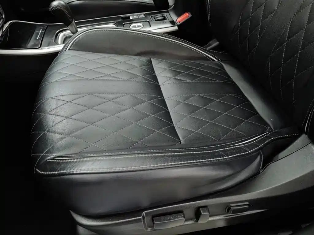 Outlander 2.4 L 4 WD Enjoyment 5-seat