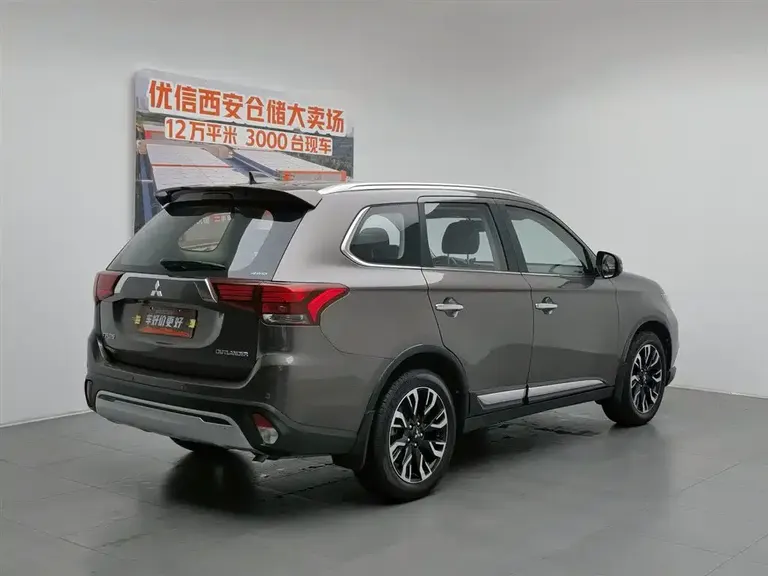 Mitsubishi Outlander 2.4 L 4 WD Enjoyment 5-seat