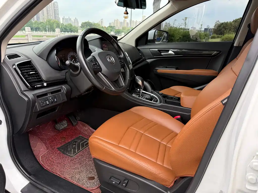 Dongfeng Fengdu MX5 2.0 L Auto Flagship