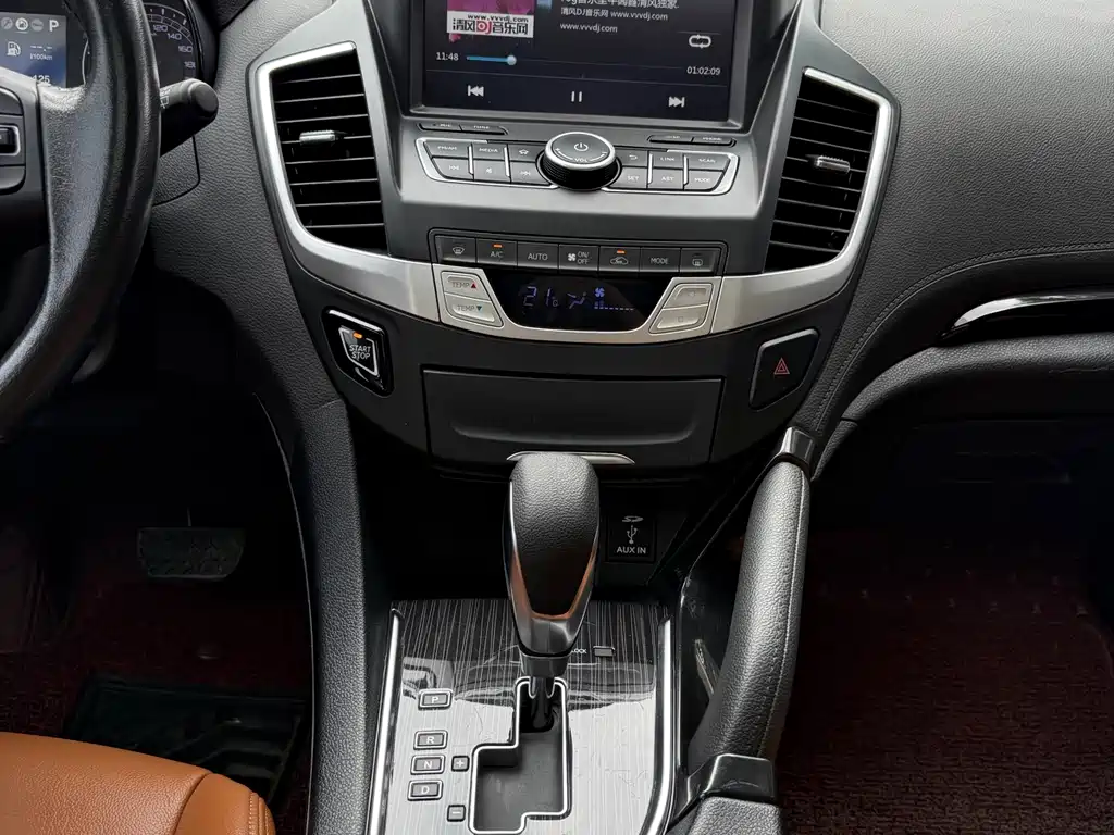 Dongfeng Fengdu MX5 2.0 L Auto Flagship
