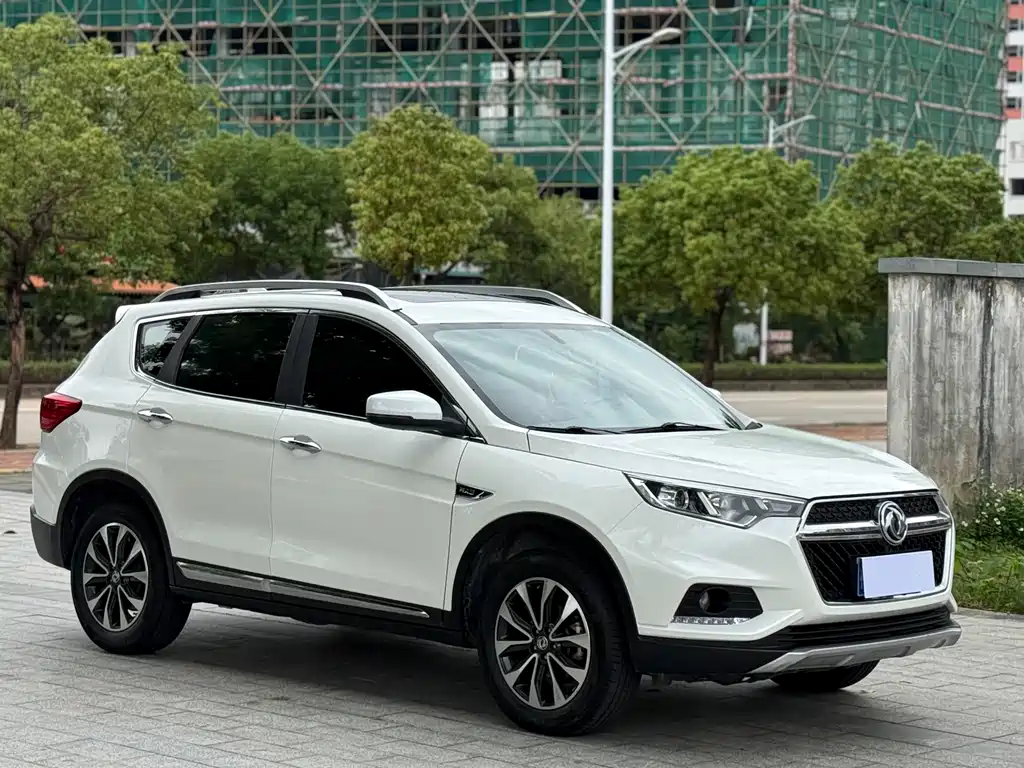 Dongfeng Fengdu MX5 2.0 L Auto Flagship