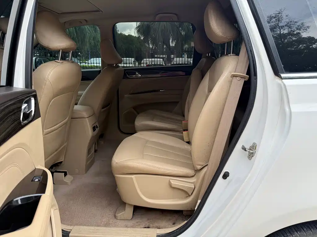 Baojun 730 1.5 L Manual Luxury 7-seat