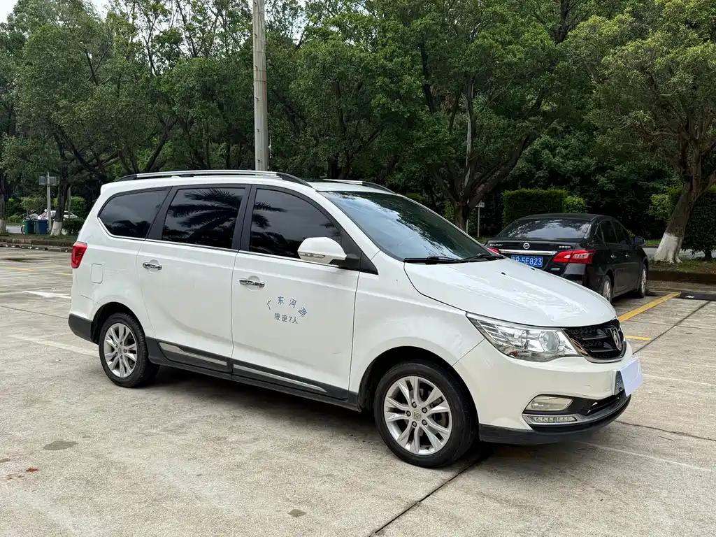 Baojun 730 1.5 L Manual Luxury 7-seat