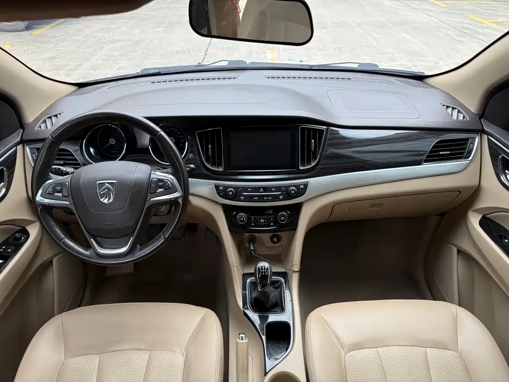 Baojun 730 1.5 L Manual Luxury 7-seat