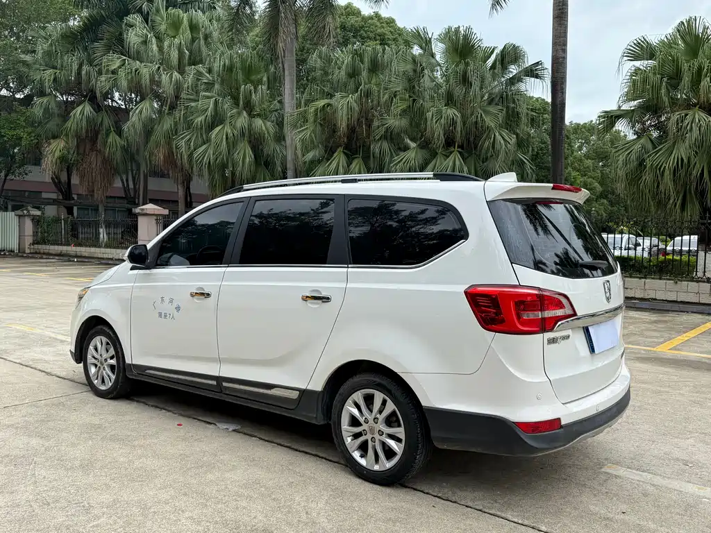 Baojun 730 1.5 L Manual Luxury 7-seat