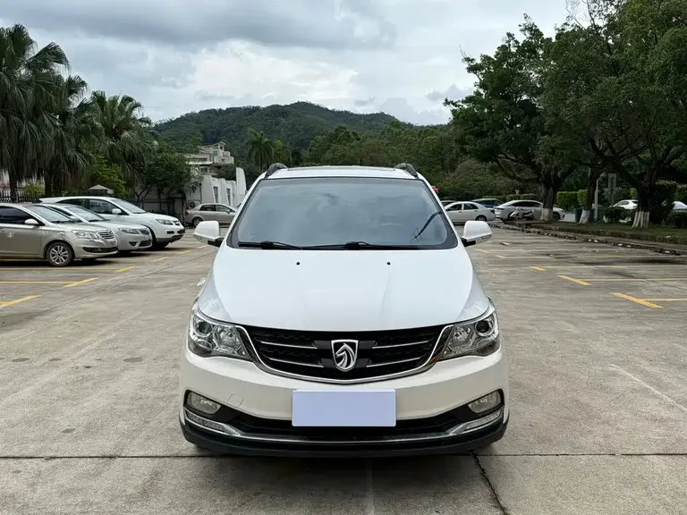 Baojun 730 1.5 L Manual Luxury 7-seat