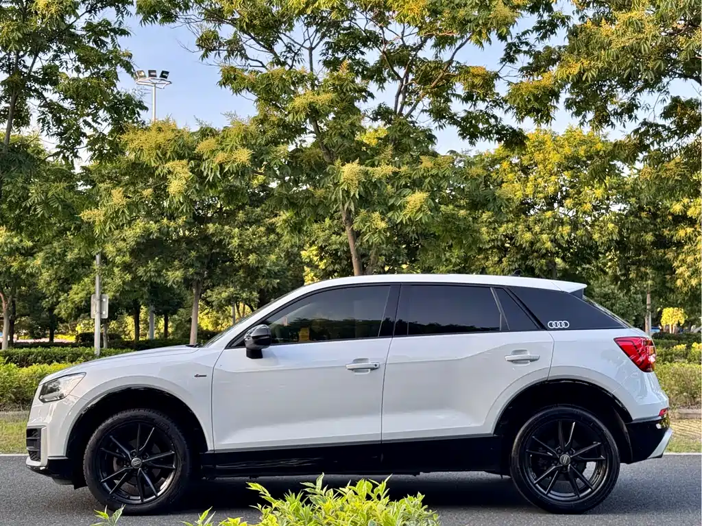 Audi Q2 L 35 TFSI Launch Exclusive CN-VI