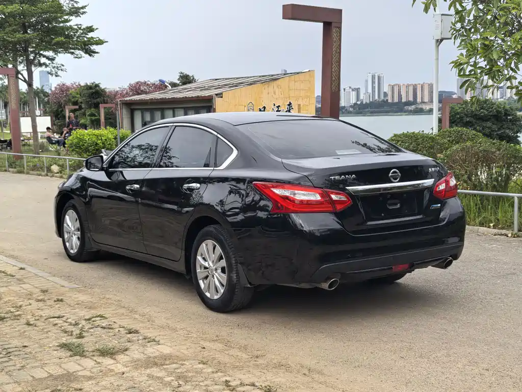 Teana Facelift 2.0 L XL Comfort