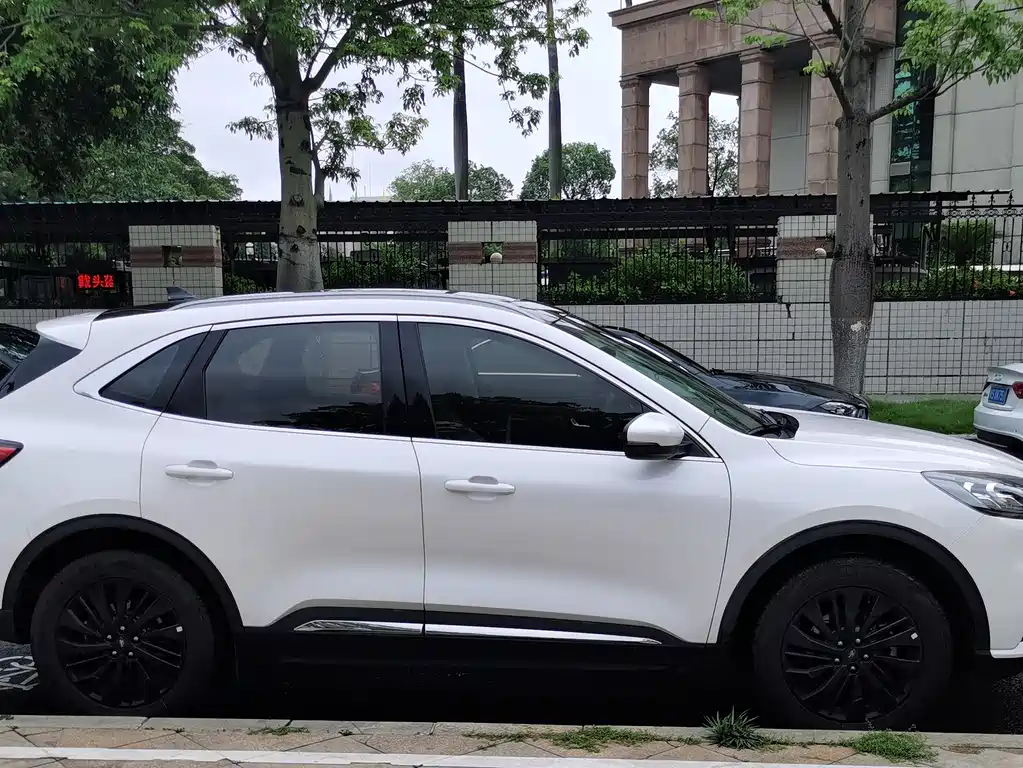 Escape EcoBoost 245 4 WD Shine Enjoyment