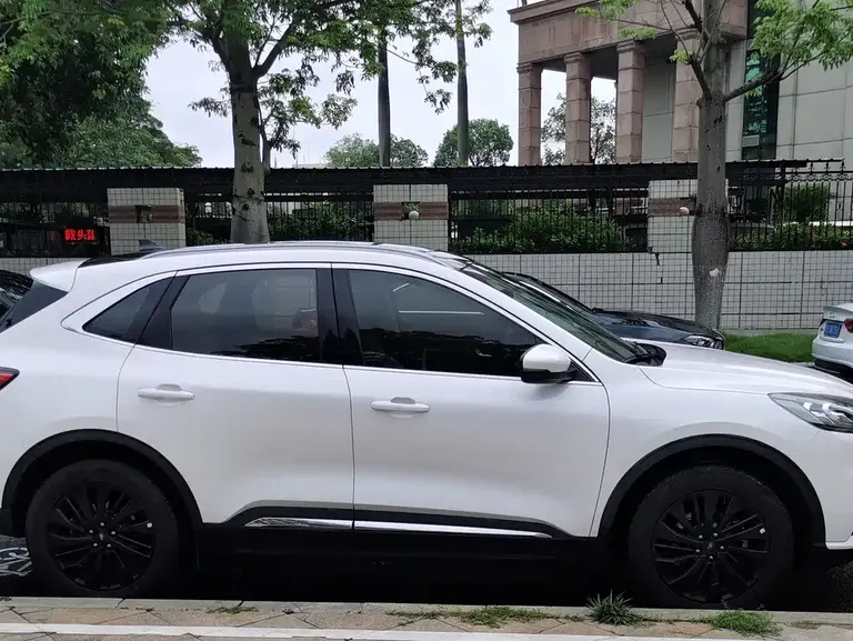 Ford Escape EcoBoost 245 4 WD Shine Enjoyment