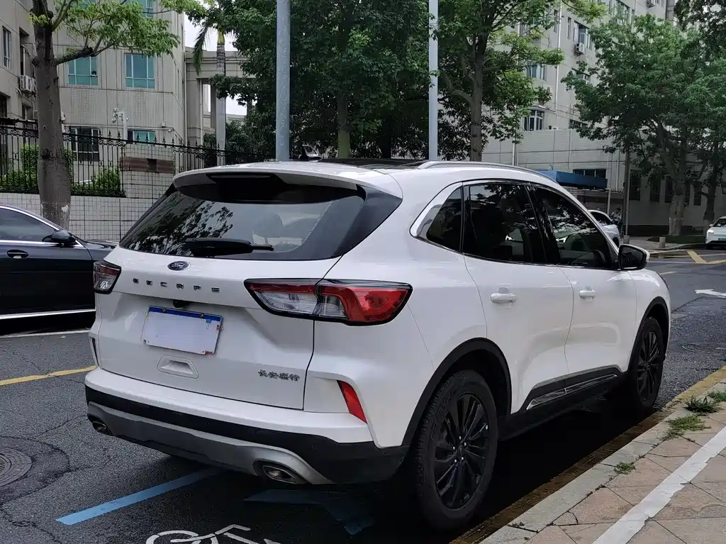 Escape EcoBoost 245 4 WD Shine Enjoyment