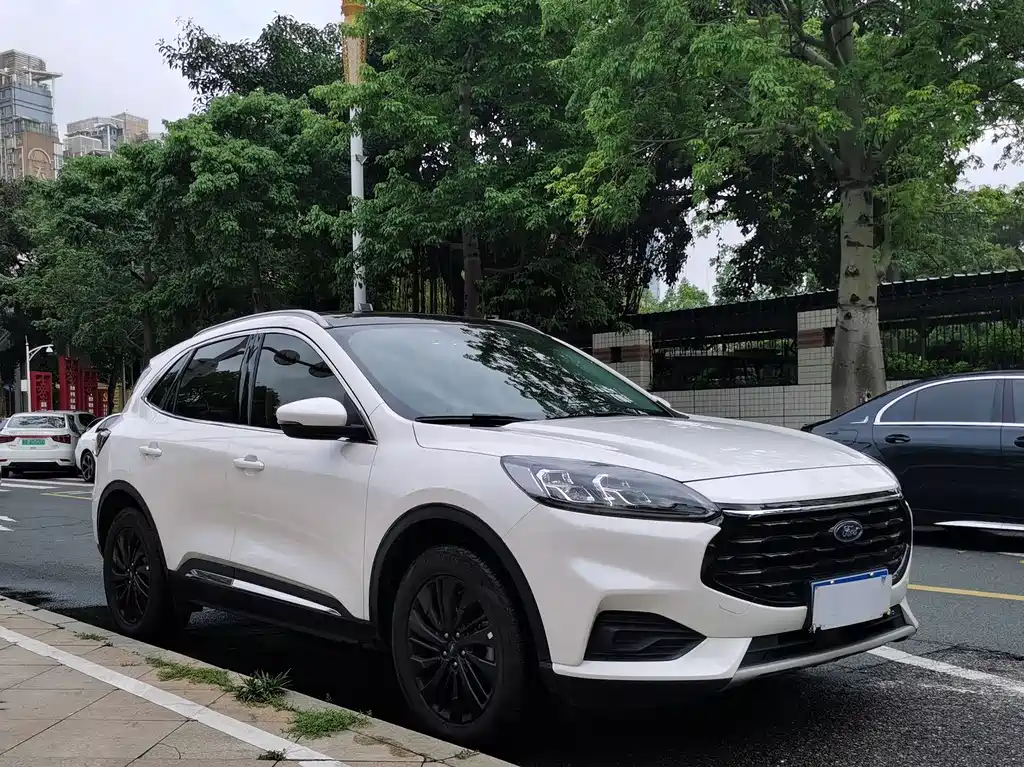 Escape EcoBoost 245 4 WD Shine Enjoyment