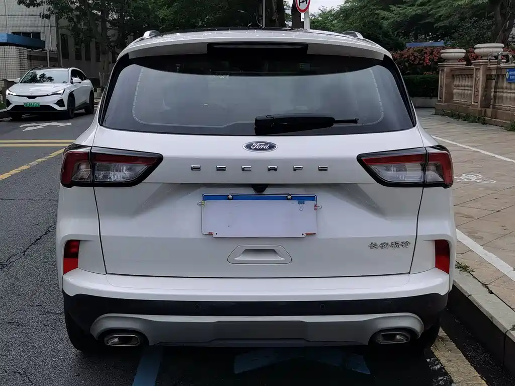 Escape EcoBoost 245 4 WD Shine Enjoyment