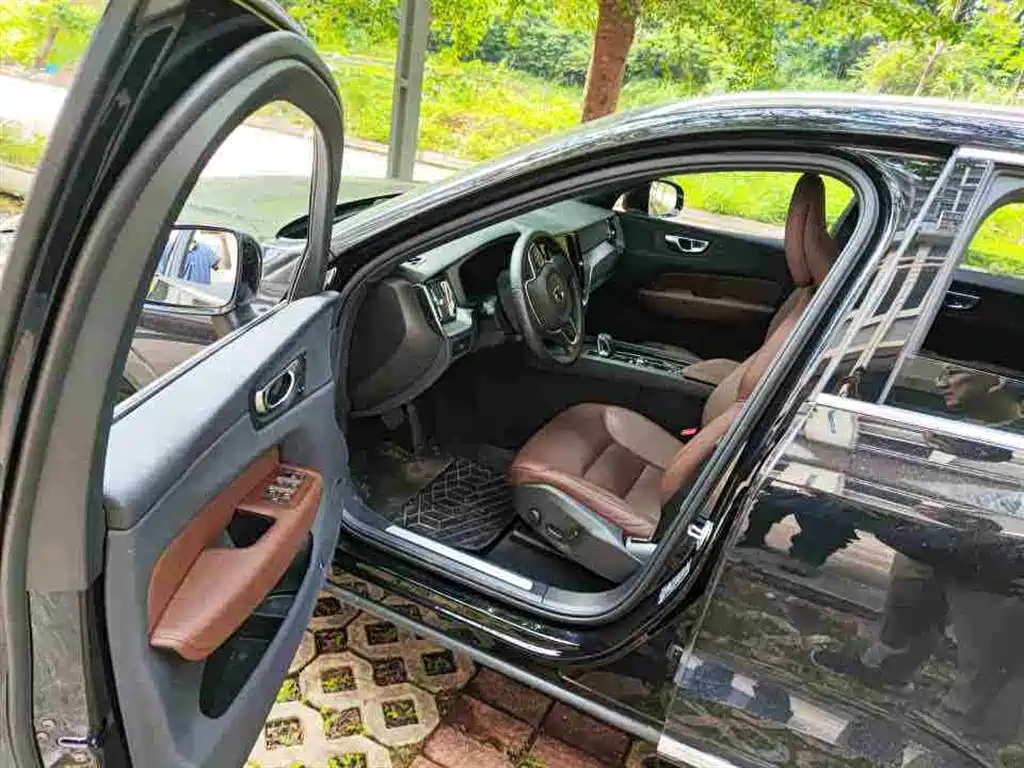 Volvo XC60 B5 4 WD Smart Ease Luxury