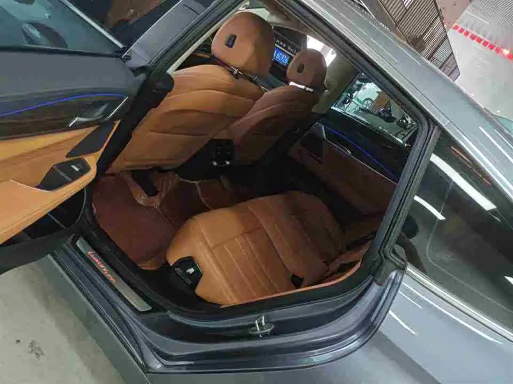 BMW 6 Series GT 630 i Luxury Design Package