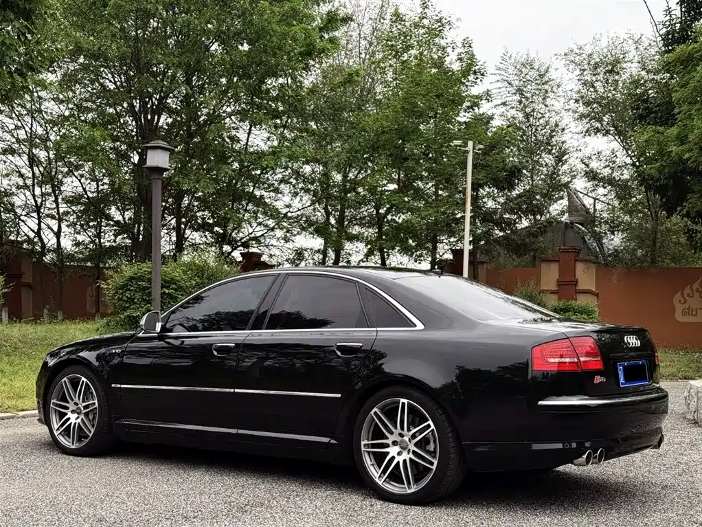 Audi S8 S8 5.2 FSI quattro