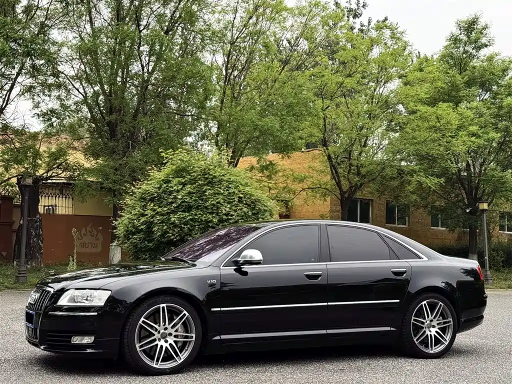 Audi S8 S8 5.2 FSI quattro