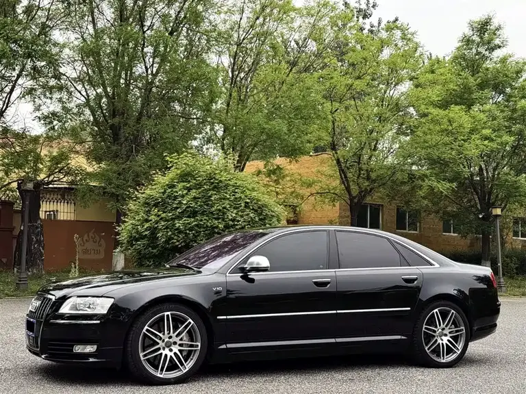 Audi S8 S8 5.2 FSI quattro