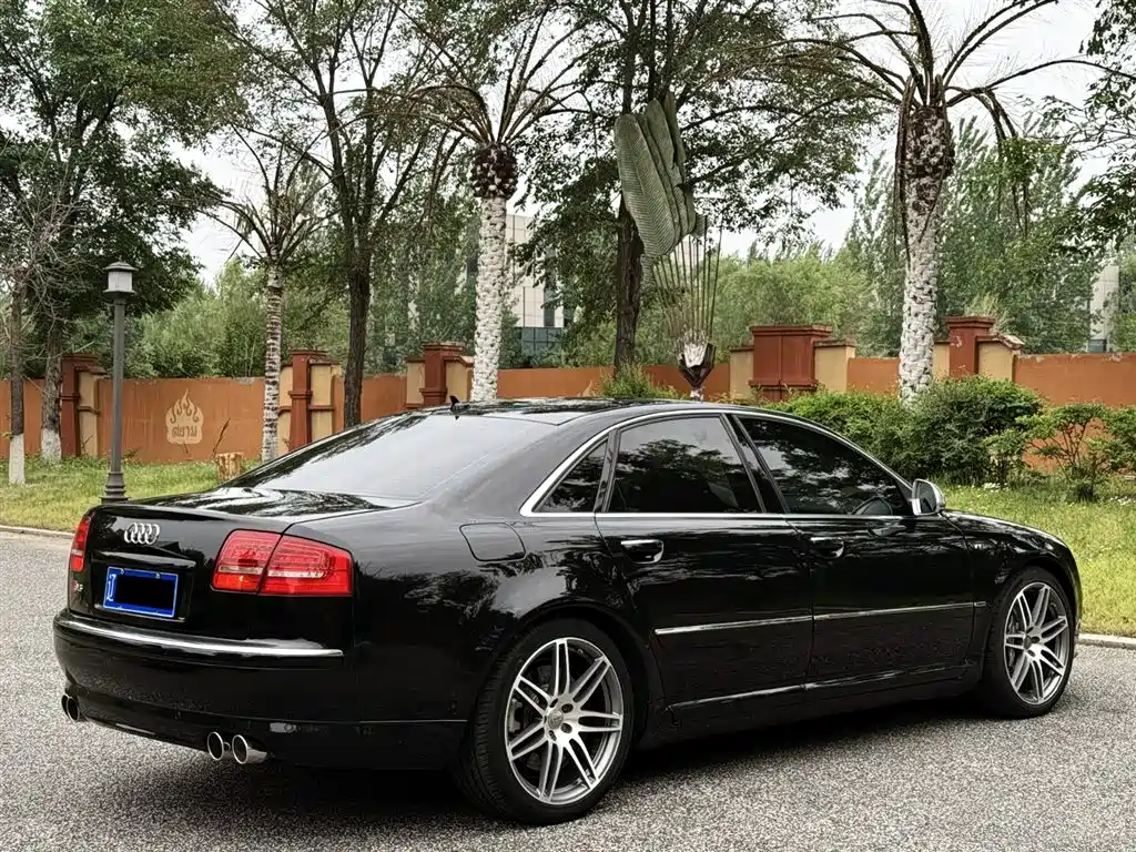 Audi S8 S8 5.2 FSI quattro