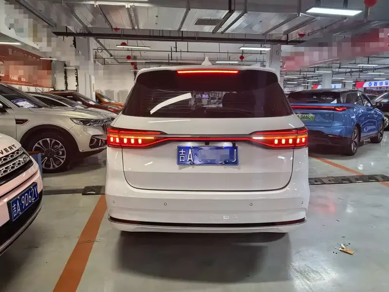 BYD Song MAX Upgraded 1.5 T Auto Luxury 6-seat