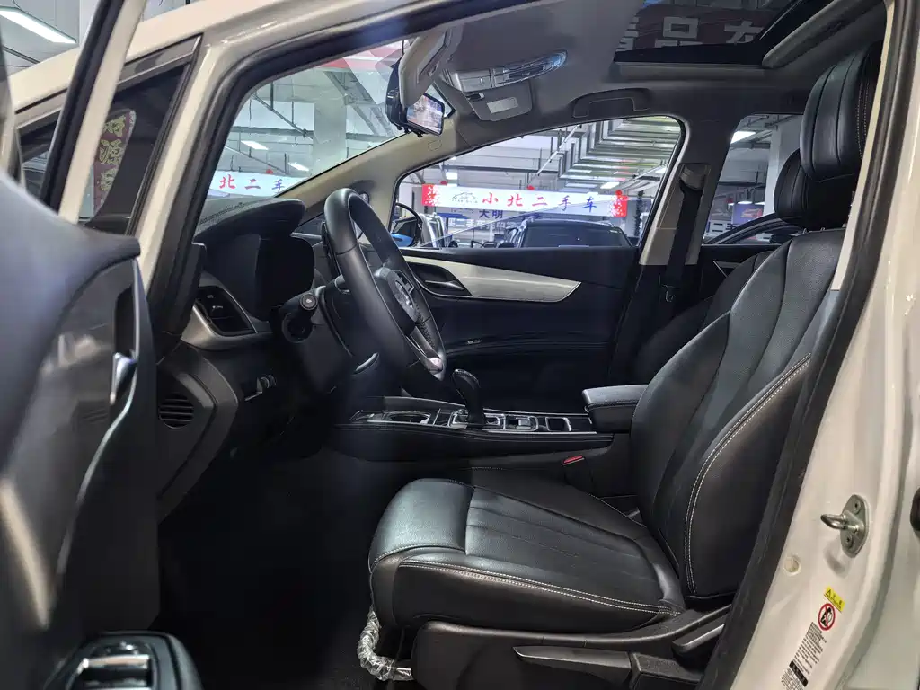 Song MAX Upgraded 1.5 T Auto Luxury 6-seat