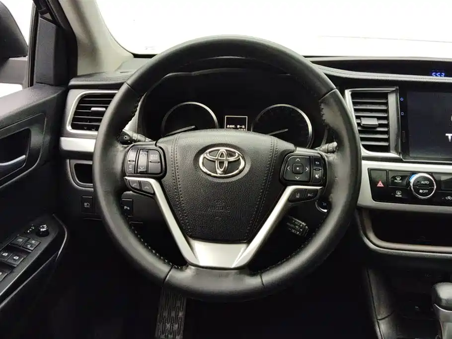 Highlander 2.0 T 4 WD Distinguished 7-seat CN-V