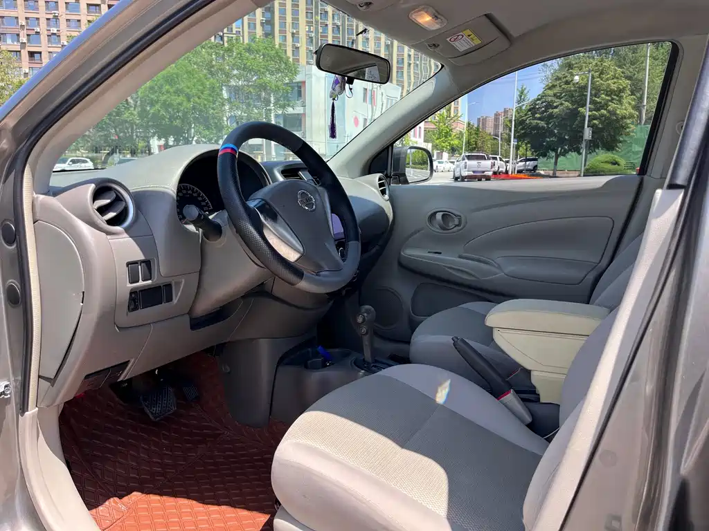 Sunny 1.5 XE CVT Leading